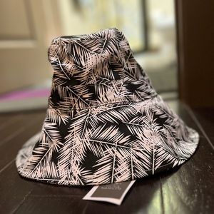 Vince Camuto bucket hat. Printed